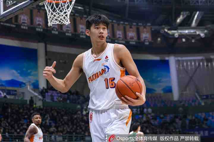  攻守兼备！状元杨曦皓半场4中4拿11分4板1帽 三分1中1